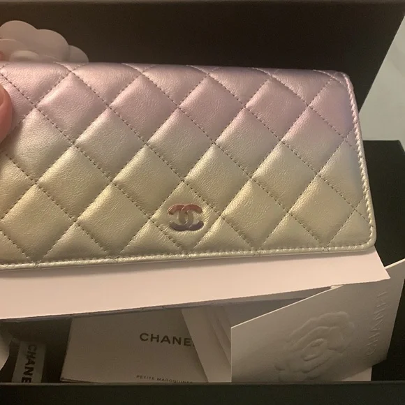 Chanel ❌❌❌SOLD❌❌❌WOC Matallic Color - Picture 4 of 9